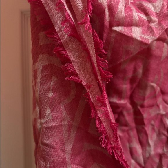 SALVATORE FERRAGAMO 65%wool 35%silk Square Lettering Scarf NWT. MADE IN ITALY - Picture 7 of 12